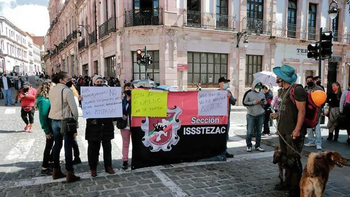 Trabajadores del gobierno del estado bloquearon el centro de Zacatecas